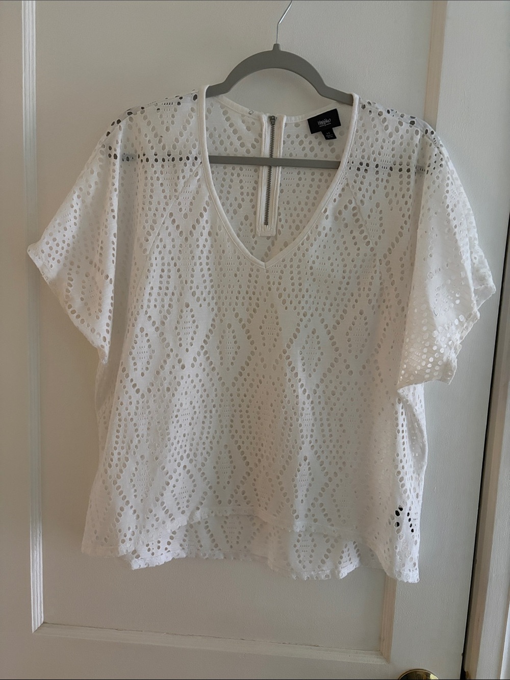 Mossimo Supply Co. White Eyelet V-Neck Short Sleeve Blouse